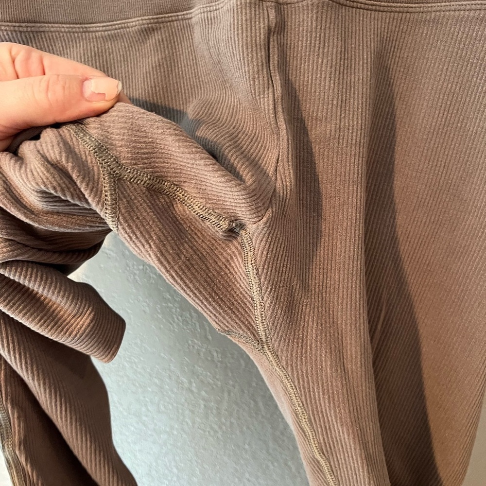 All in Motion Ribbed Legging - Picture 4 of 6